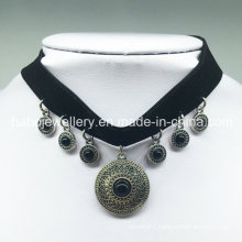 Luxury Black Velvet Pendant Choker Necklace (XJW13684)